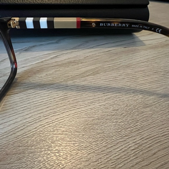 New, never worn authentic Burberry glasses. - Picture 5 of 8